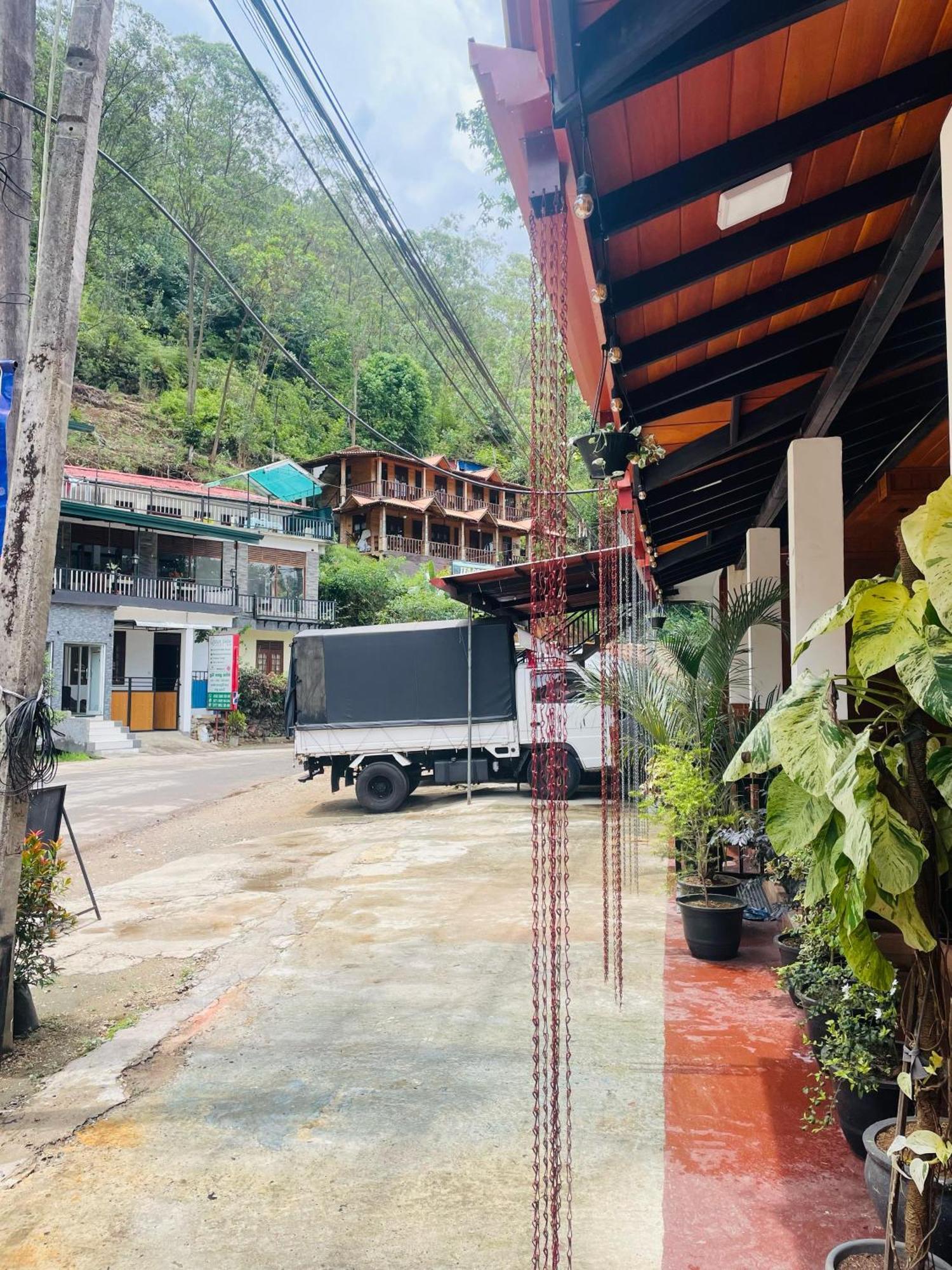 Sun Mount Adams Peak Hotel Nallathanniya Exterior photo